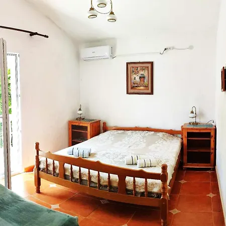 Villa With Swimming Pool Apartments With Bathroom, Kitchen, Patio, Private Parking-3