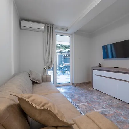 Apartments Cataleya Przno-3