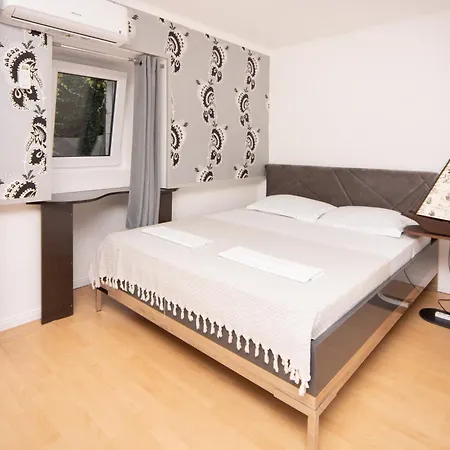 Stone Beach Apartments-3