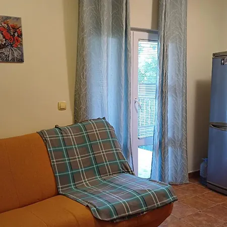 Apartments Villa-G Lustica-2