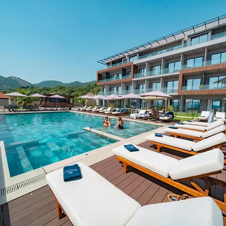 Royal Blue Resort & Residences-3