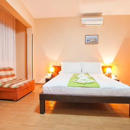 Apartments Elite Azur-3