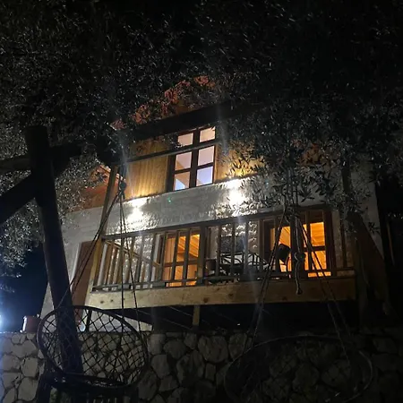 Cottage Four Olives-2