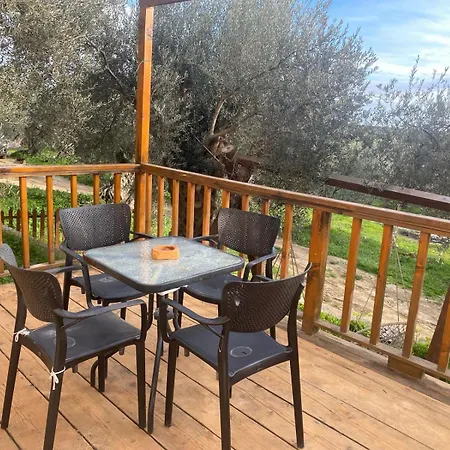 Cottage Four Olives-3