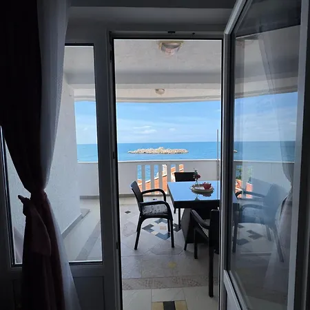 Pine&Sea Beach Retreat-3