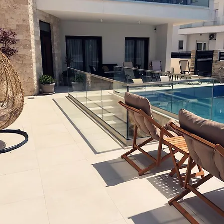 Arte Luxury Pool Apartmets-3