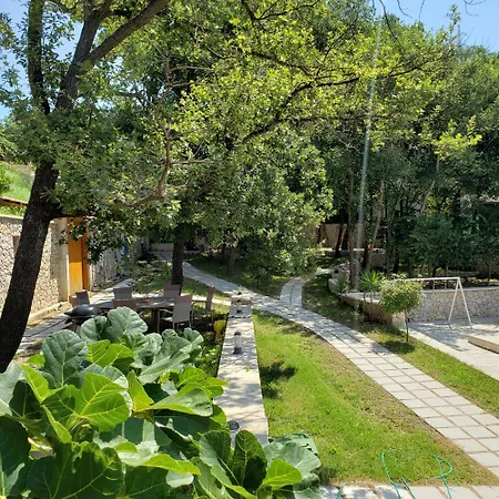 Green Hill Apartments-3