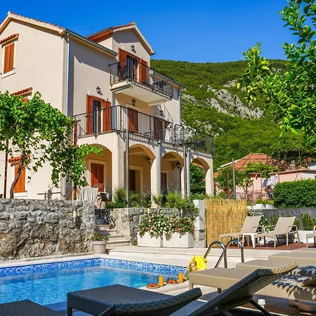Apartments Mezini 11-2