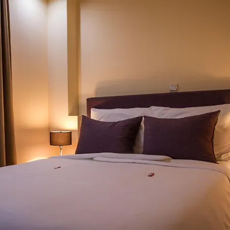 Hotel M-2