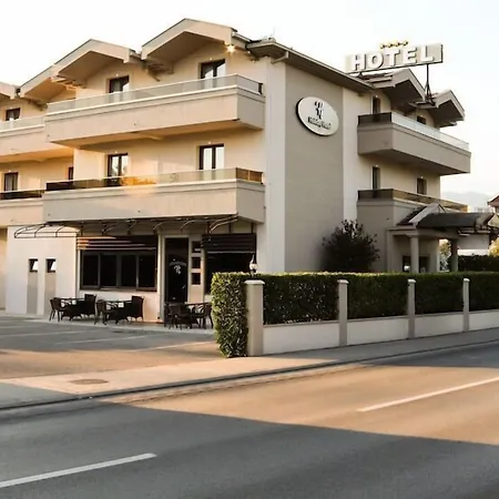 Hotel Holiday-3