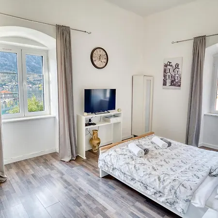 Bright, Romantic & Super Stylish Old Town Flat With Seaview & Shared Terrace-2