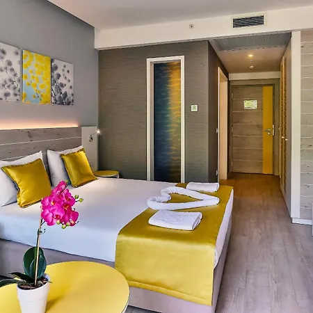Carine Hotel Park-2