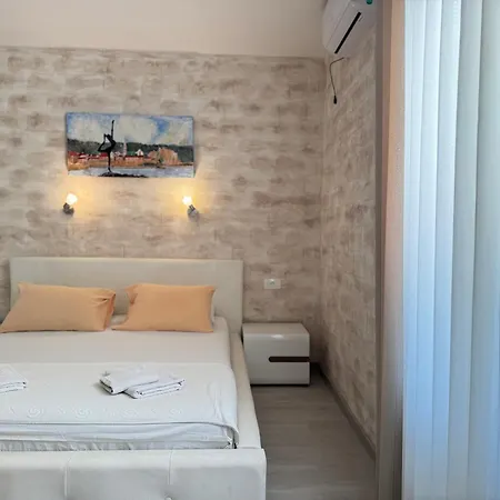 Guesthouse Apartments Cenic-3