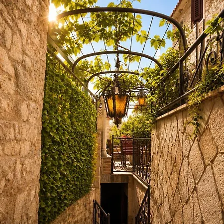 Hidden Garden Stone House Private Romantic Retreat In Budva Old Town-3