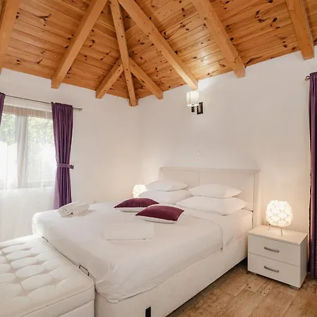 Harmonia Bungalows & Pool-3