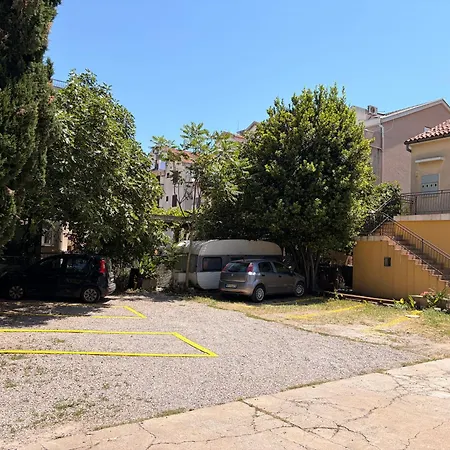 Villa Velzon Guesthouse-2