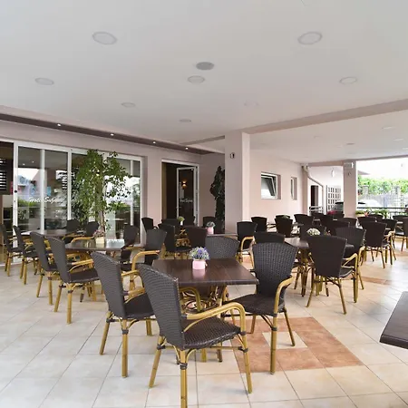 Garni Hotel S Coast-2