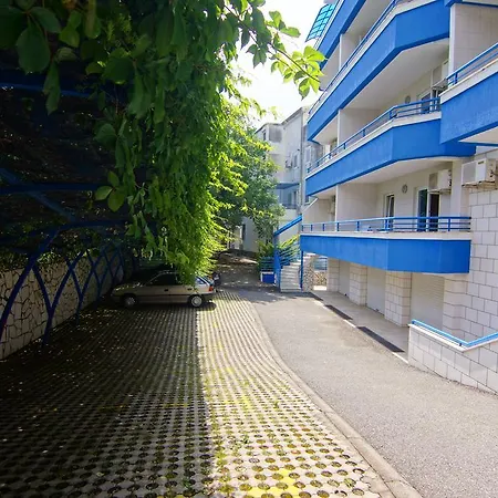 Blue Palace Guest House-2