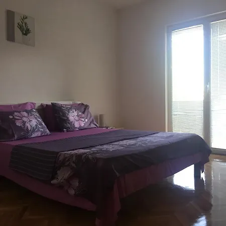 Apartments Sim-3