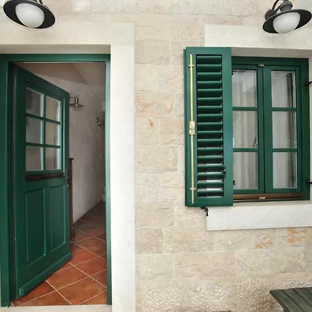 Apartments Jelena Skver-2