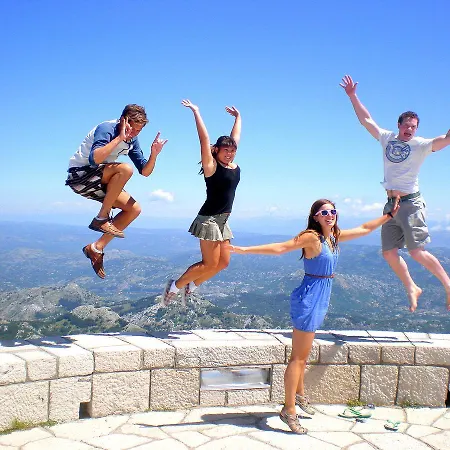 Montenegro Backpackers Home Kotor-2