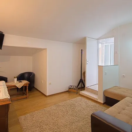 Astor Apartments-3