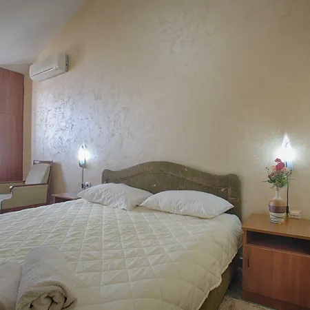 Mali Milocer Bay Accommodation-2