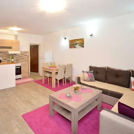 Apartment Gara-2