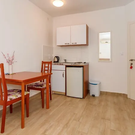 Gregovic Family Apartments-2