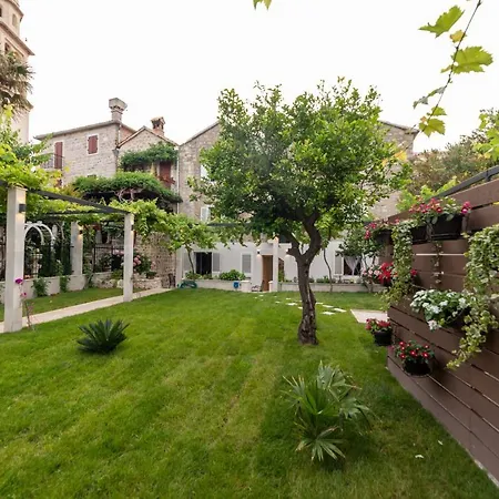 Apartments Trifunovic Old Town-2