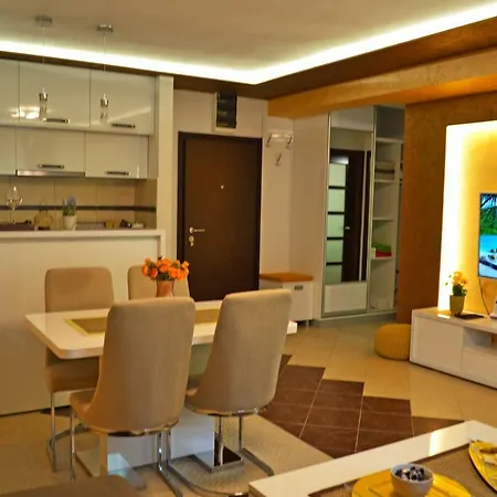 Apartment 444-2