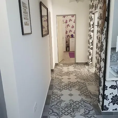 Bestie House-2