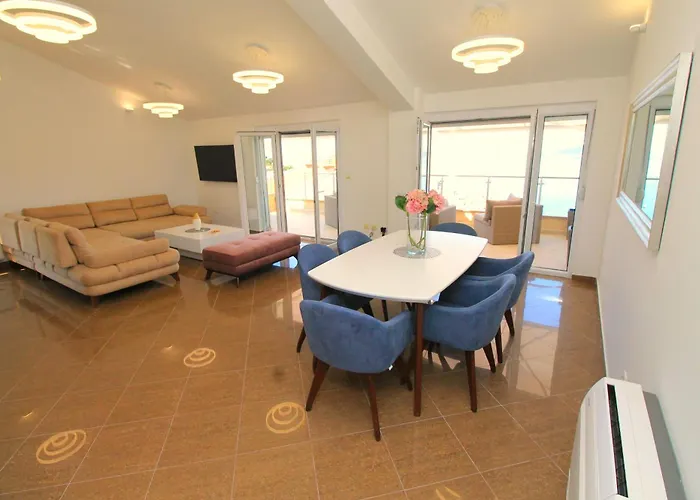Appartement Lux Pržno View Penthouse à Budva acceptant les animaux