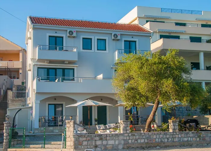 Pet friendly Beach Apartments Tivat
