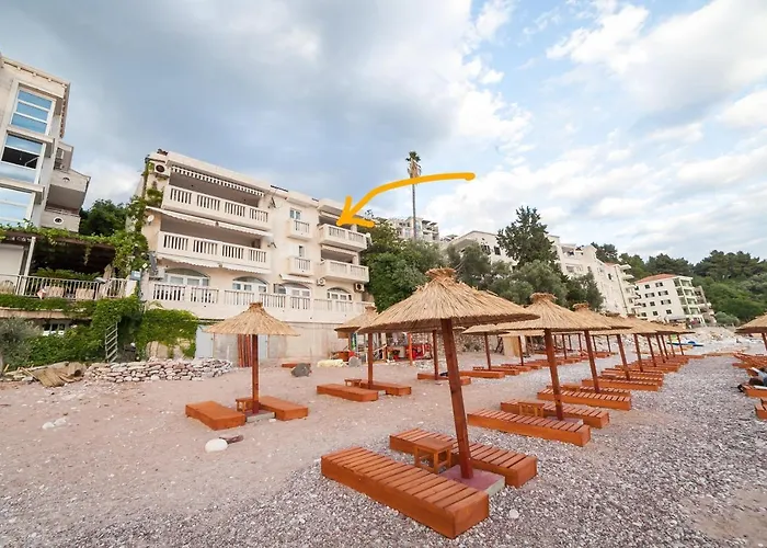 Beachfront First Line View Sveti Stefan che accetta animali