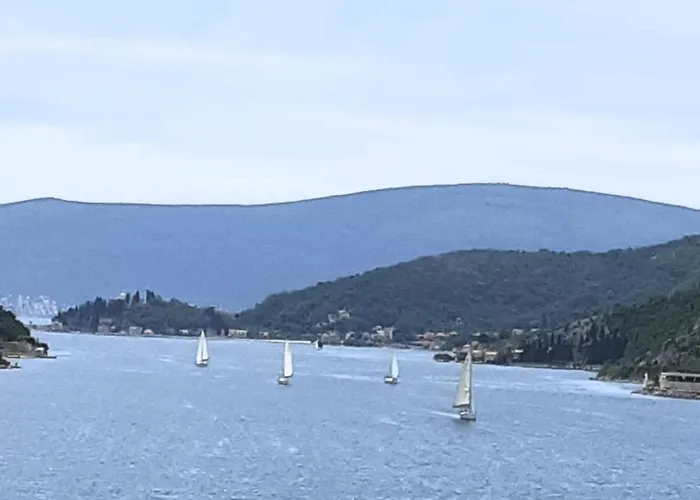 Bellavistazmukic Guesthouse Perast