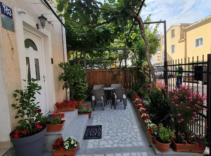 Hibiscus Guest House Budva
