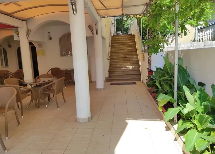 Budva hotels near Tq Plaza