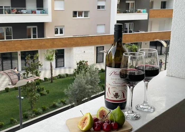 Haustierfreundliches Olive Square Apartment Budva