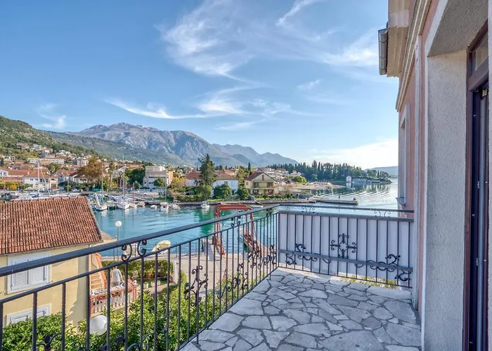 Tivat Hotels near Kotor Serpentine with parking