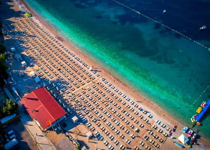 Charming Sunset Pool Apartment Sveti Stefan che accetta animali