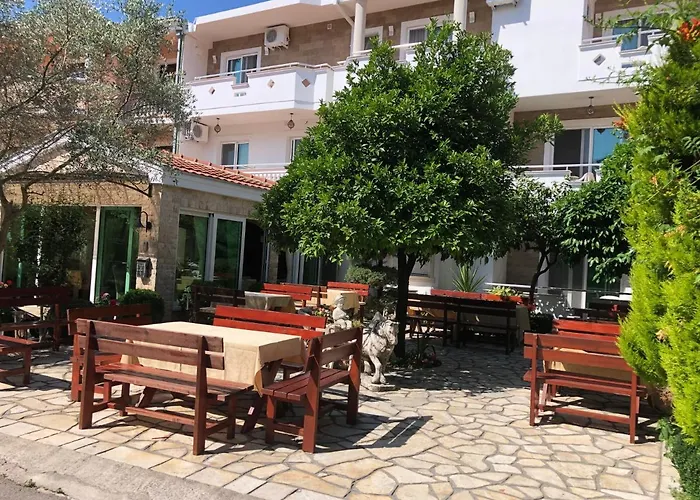 "Holiday" Apartments & Rooms Ulcinj