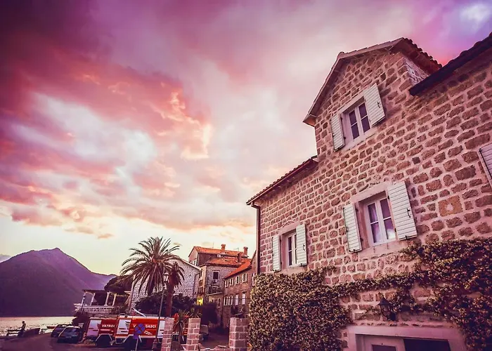 Pet friendly Luxury 6 Bedroom House On Waterfront Perast