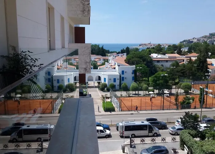 Pet friendly Red Lux Apartment Budva
