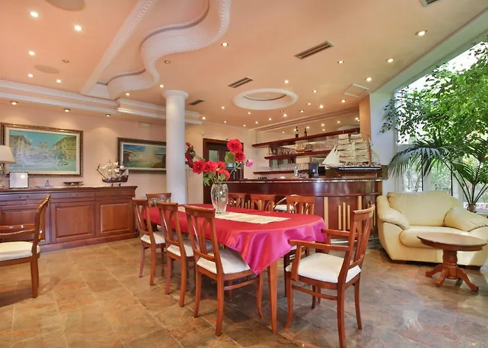 Royal Holiday Apartments Sveti Stefan