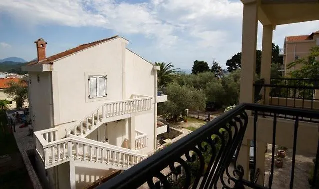 Apartments & Rooms M Petrovac