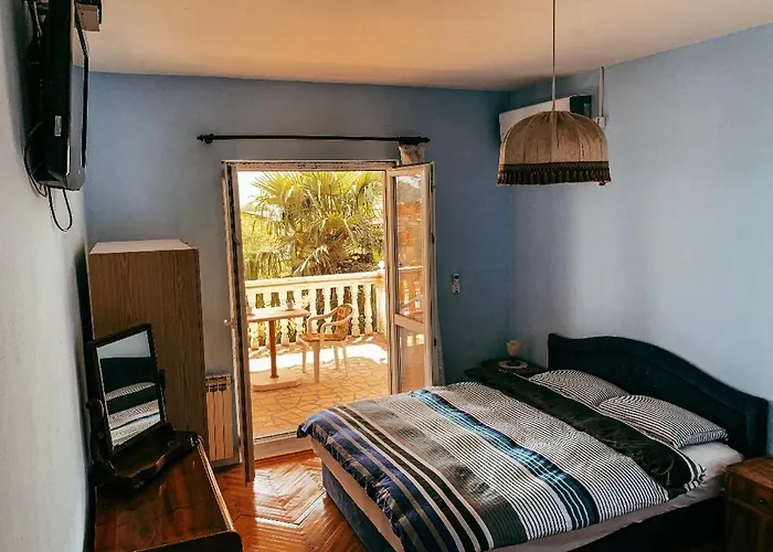 Peaceful, Cosy Tivat Guesthouse Mrcevac