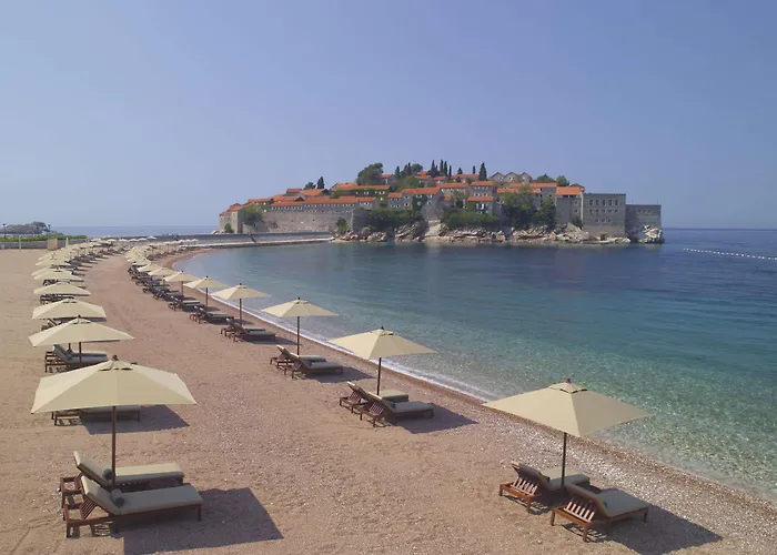 Sveti Stefan hotels near Milocer beach