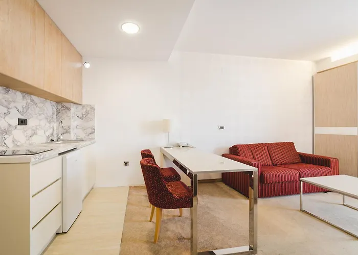 Hotel con piscina a Sveti Stefan