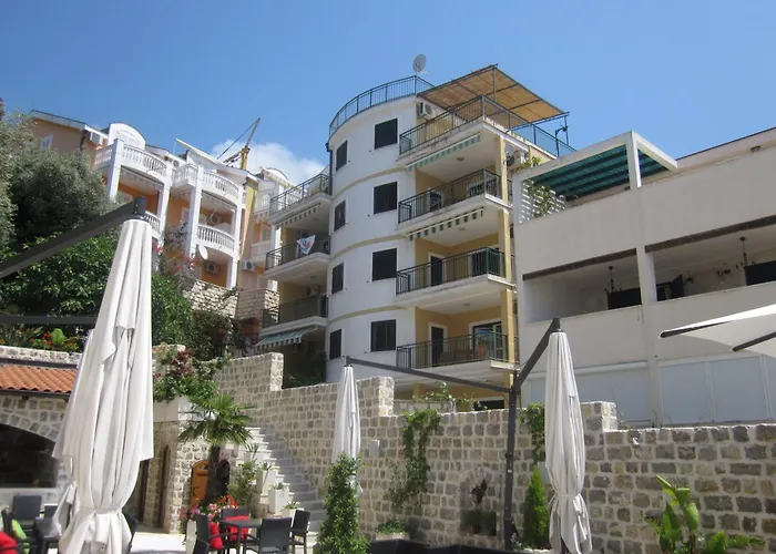 Apartments Rales Sveti Stefan